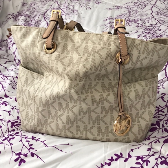 Michael Kors Handbags - Michael Kors Bag